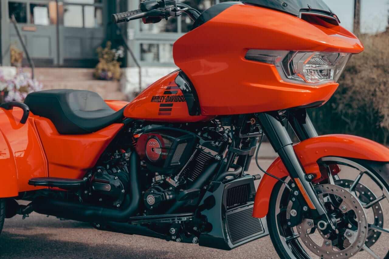 ミルウォーキーエイトVVT117（1923cc）を搭載するロードグライド3。｜四輪免許で乗れるトライクはハーレーの世界をより広げる! フル刷新で新登場!!【東京モーターサイクルショー】