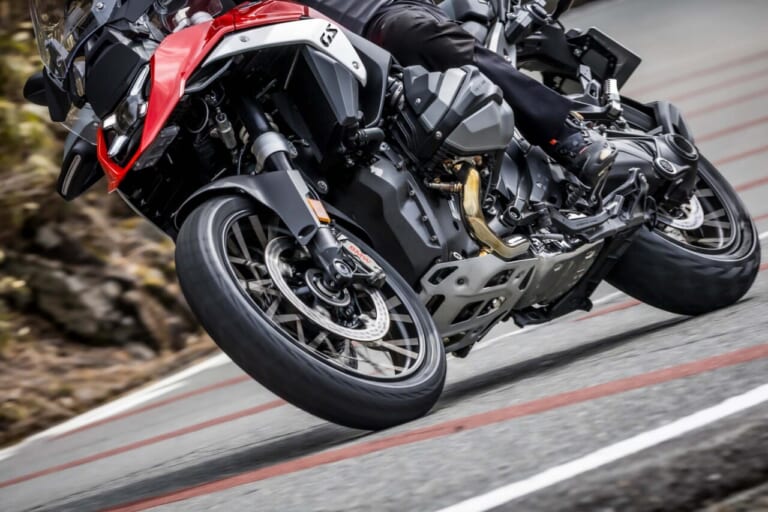 ミシュラン|アナキーアドベンチャー2|オンロードで快適だけどオフ系に似合う! 静粛性が向上したミシュラン「アナキーアドベンチャー2」試乗インプレッション