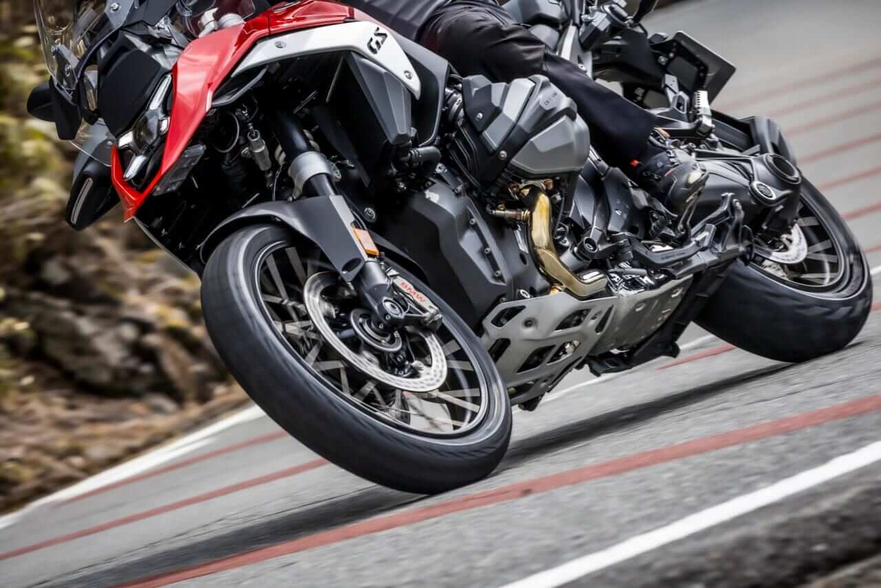 ミシュラン｜アナキーアドベンチャー2｜オンロードで快適だけどオフ系に似合う！ 静粛性が向上したミシュラン「アナキーアドベンチャー2」試乗インプレッション