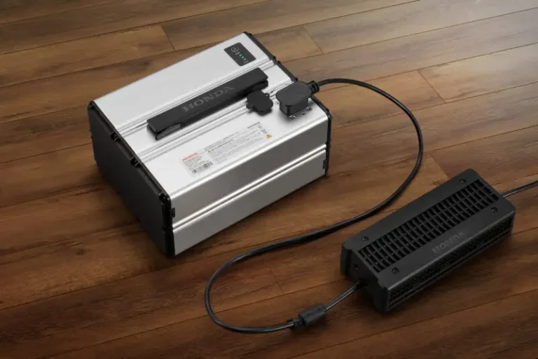 HONDA ICON e:｜【22万円の衝撃】ホンダ新型EV「ICON e:」が凄すぎる! メットイン完備＆プラグイン充電対応で、もうガソリン車に戻れない？