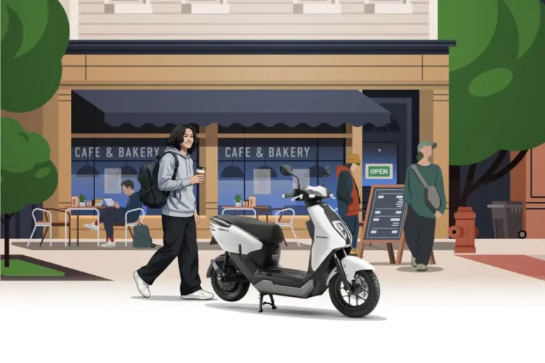 【22万円の衝撃】ホンダ新型EV「ICON e:」が凄すぎる! メットイン完備＆プラグイン充電対応で、もうガソリン車に戻れない？