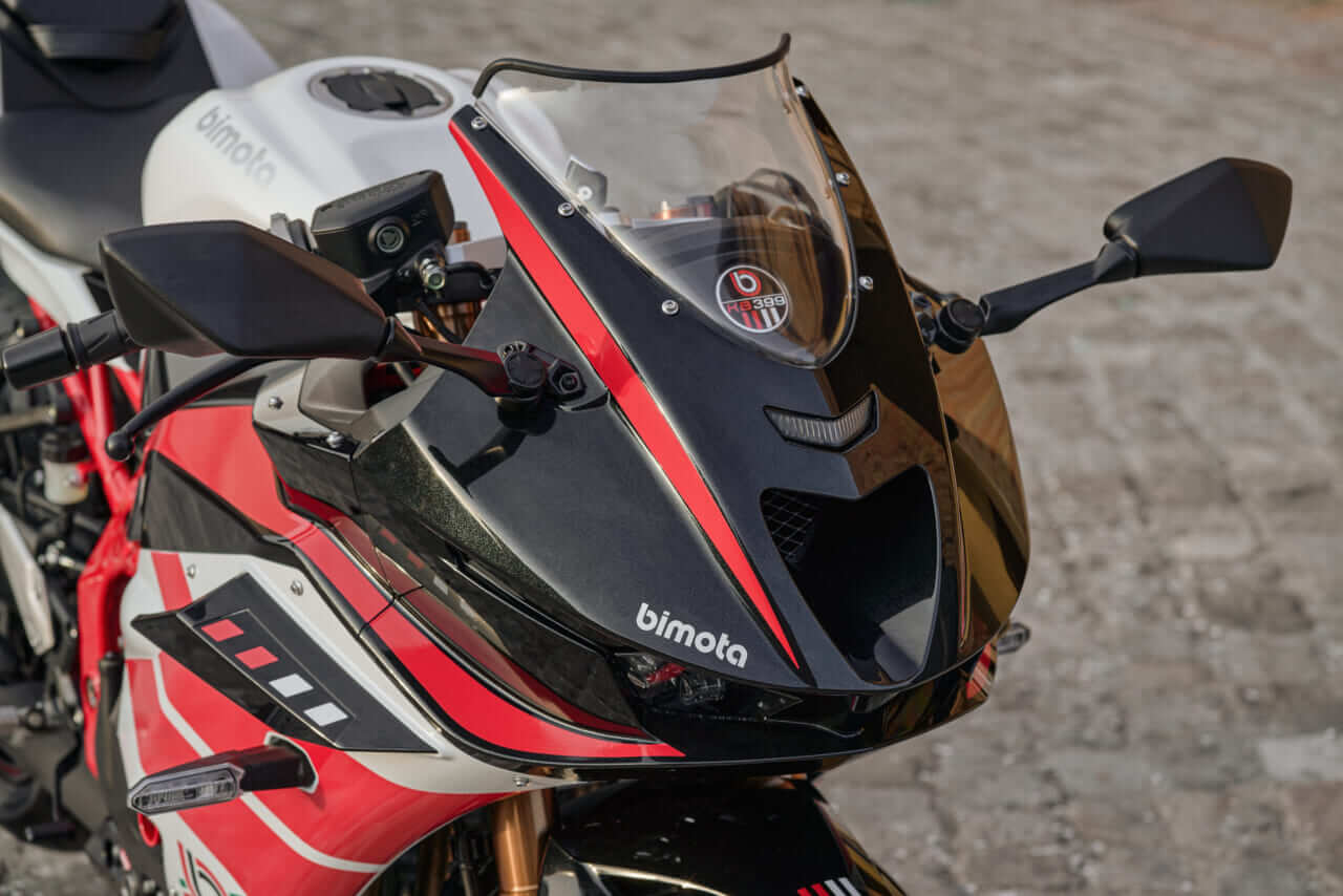 ｜ビモータ初の400ccスーパースポーツ「KB399」。2027年春に国内導入へ【ZX-4RRの4気筒がイタリアの至宝に】