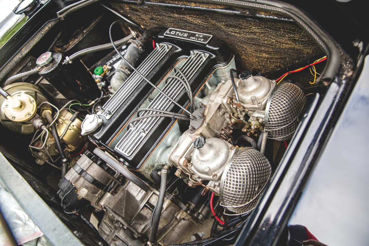 ｜『サーキットの狼』の衝撃から半世紀。ロータス・ヨーロッパ スペシャルの魅力｜JPSカラーの歴史から現在の相場まで徹底解説