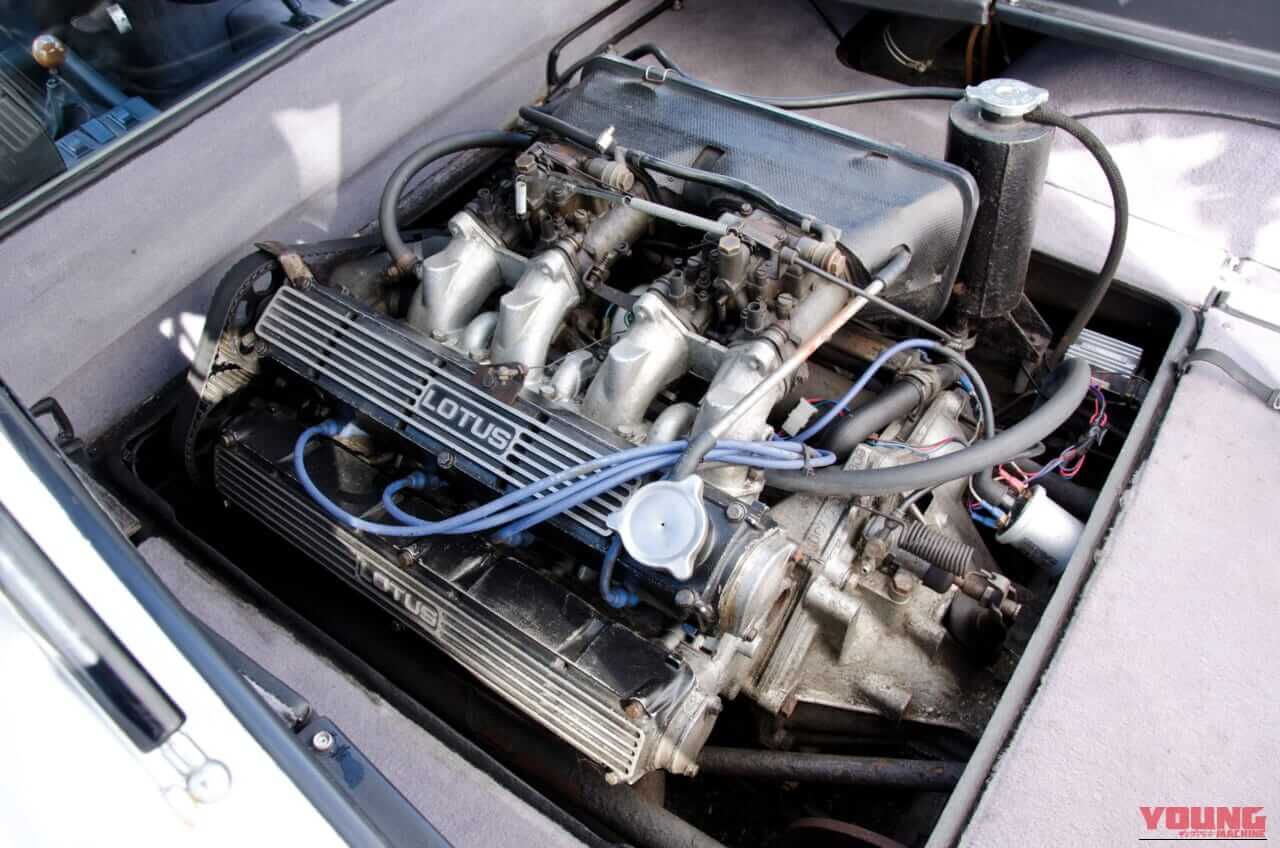 |「潜水艦に変身?!」V8まで進化したけど、やっぱり初代に神髄あり……ロータス・エスプリの右ハンドルは超レア