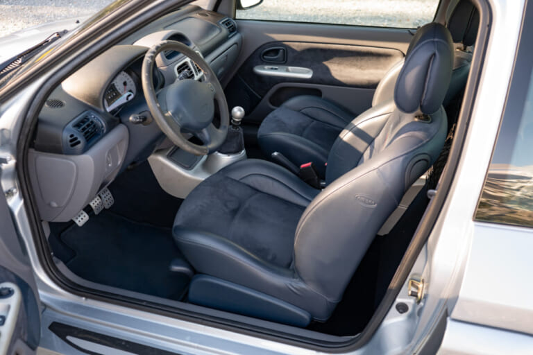 ルノー｜クリオV6スポール｜大衆車をV6ミッドシップ化?! 日本では同じ名前で売れなかった「クリオ」に見るルノーの魂