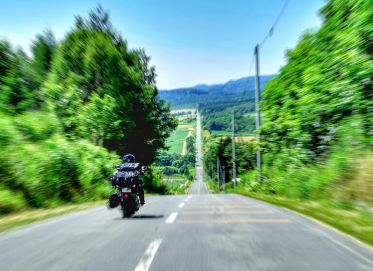 北海道｜冒頭からブチ抜く完成度！ 名作「MOTO FIZZ キャンピングシートバッグＸL」が”最強”の鎧を纏って転生