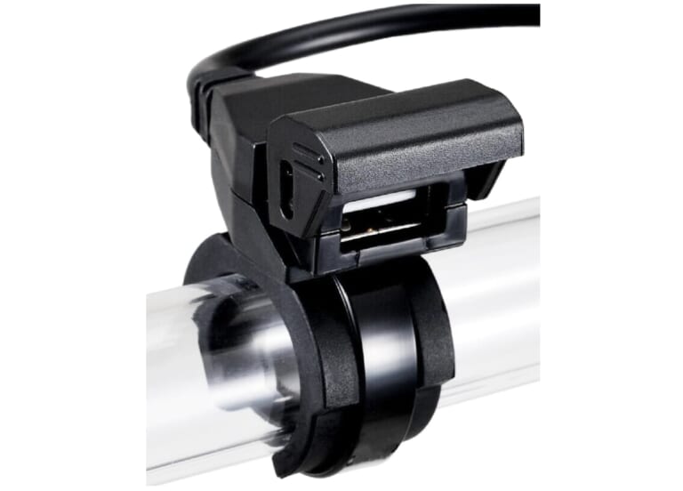 ツーリング中のスマホ充電切れ問題、これで解決。デイトナの防水USB電源が選ばれる理由