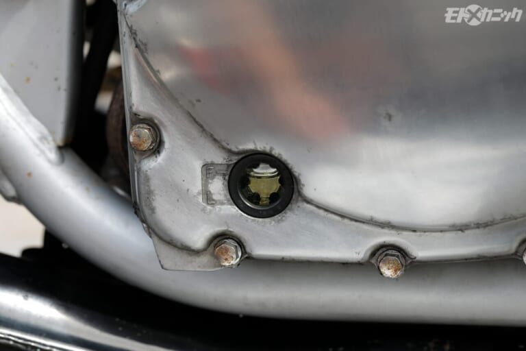 AZ｜エンジンオイル｜【GSX1100Sカタナのオイル交換】長期放置エンジンの始動前には交換しておきたいエンジンオイル