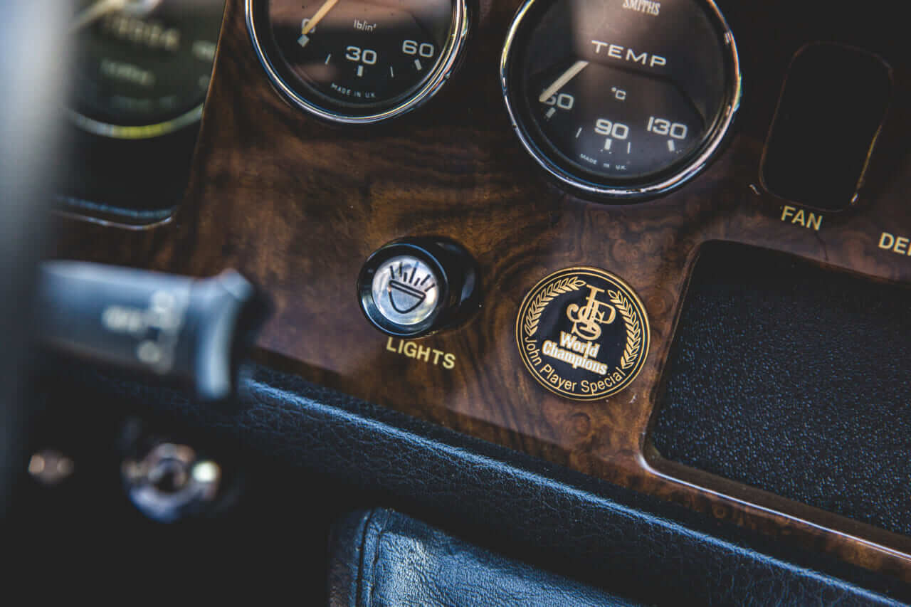 ｜『サーキットの狼』の衝撃から半世紀。ロータス・ヨーロッパ スペシャルの魅力｜JPSカラーの歴史から現在の相場まで徹底解説