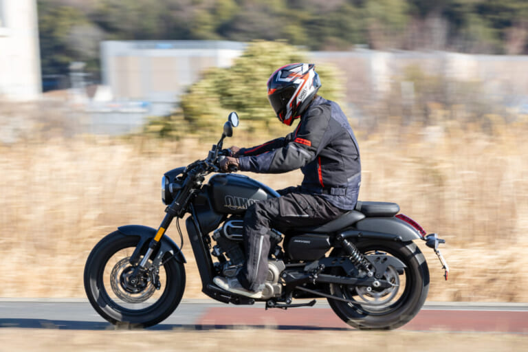 QJMOTOR｜SRV250A｜【東京モーターサイクルショー事前情報】初上陸の衝撃再び! 400直4にオートマクルーザー、まさかの原2アドベンなどQJMOTORがモーターサイクルショーの主役をかっさらう!!