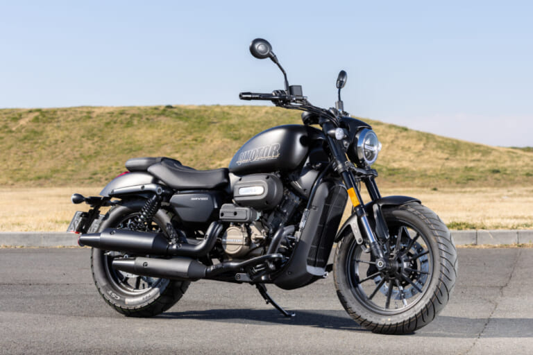 QJMOTOR｜SRV250A｜【東京モーターサイクルショー事前情報】初上陸の衝撃再び! 400直4にオートマクルーザー、まさかの原2アドベンなどQJMOTORがモーターサイクルショーの主役をかっさらう!!