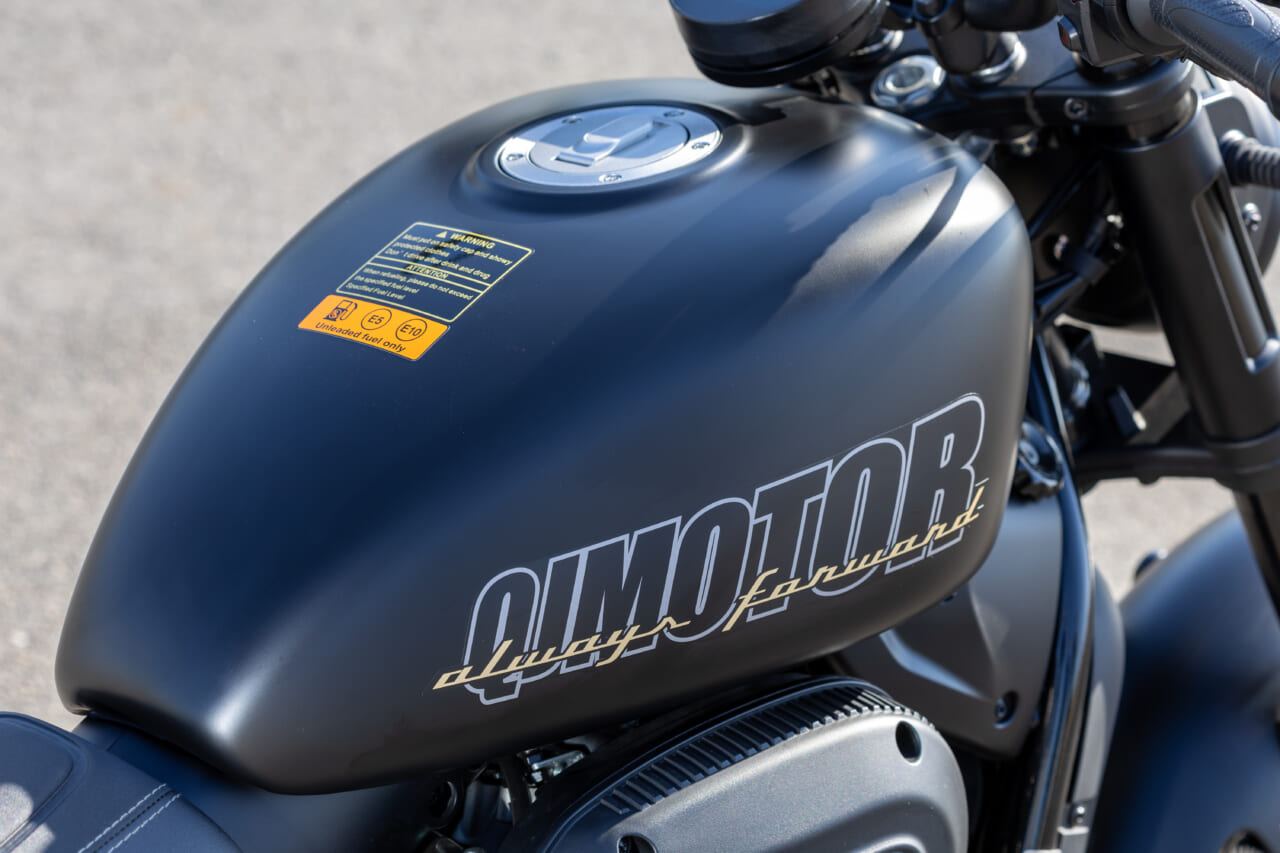 ｜【東京モーターサイクルショー事前情報】初上陸の衝撃再び! 400直4にオートマクルーザー、まさかの原2アドベンなどQJMOTORがモーターサイクルショーの主役をかっさらう!!