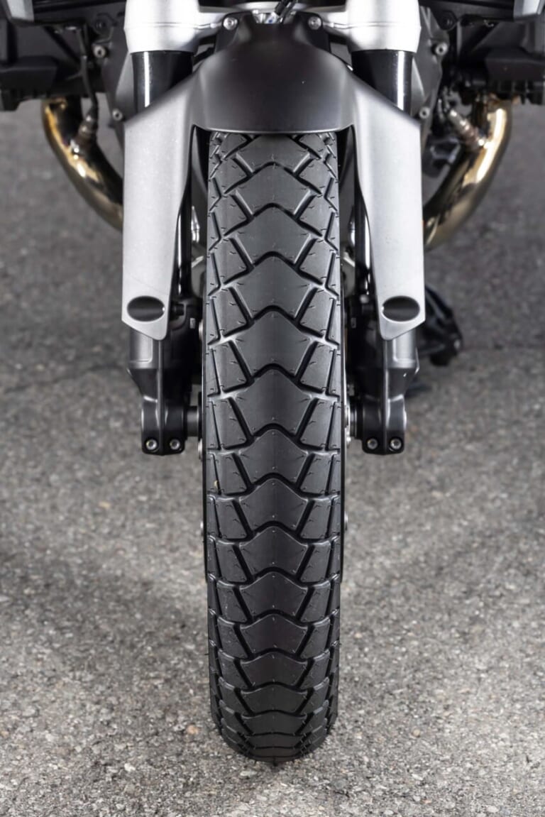 ミシュラン|アナキーアドベンチャー2|オンロードで快適だけどオフ系に似合う! 静粛性が向上したミシュラン「アナキーアドベンチャー2」試乗インプレッション