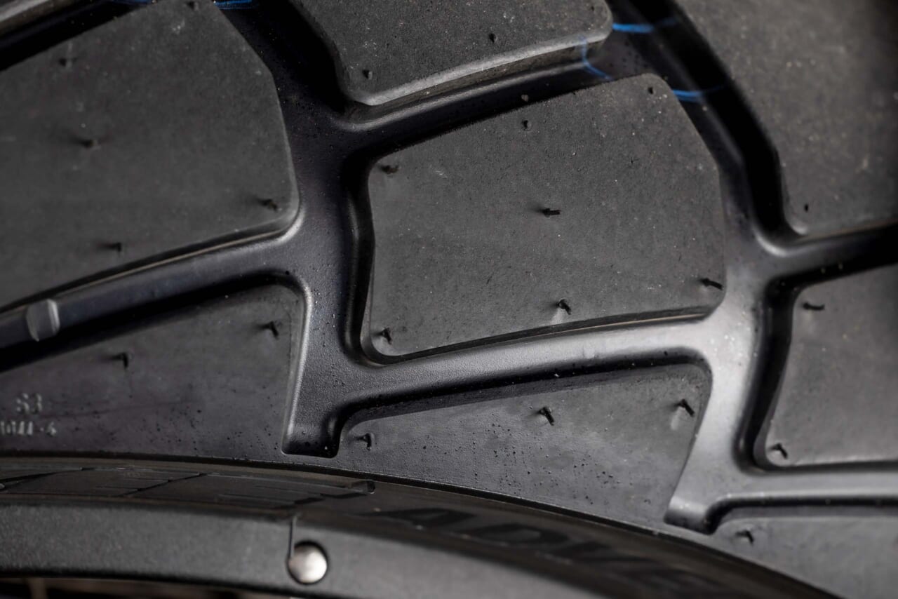 ｜オンロードで快適だけどオフ系に似合う！ 静粛性が向上したミシュラン「アナキーアドベンチャー2」試乗インプレッション