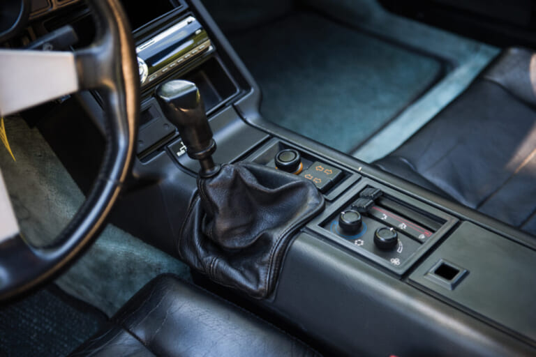 アルピーヌV6ターボ｜「えっ、ポルシェじゃないのに？」「意外とお買い得」フランス製のデカ尻RRスポーツカー・アルピーヌV6ターボ