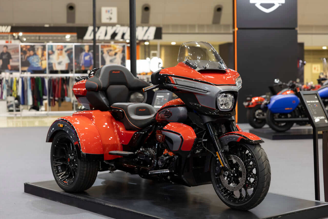 東京モーターサイクルショー2026に展示されたCVO ストリートグライド3リミテッド。｜四輪免許で乗れるトライクはハーレーの世界をより広げる! フル刷新で新登場!!【東京モーターサイクルショー】
