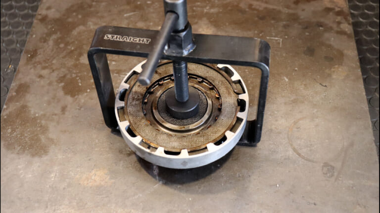 【注意喚起】放置旧車なら絶対交換! クラッチのフリクションディスクは劣化するとどんでもないことになります|【注意喚起】放置旧車なら絶対交換! クラッチのフリクションディスクは劣化するとどんでもないことになります