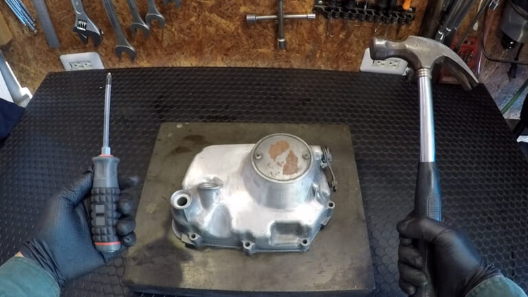 なめる前に試せ! プラスネジを正確に回すための「7対3の黄金ルール」【DIY整備の裏技】|なめる前に試せ! プラスネジを正確に回すための「7対3の黄金ルール」【DIY整備の裏技】