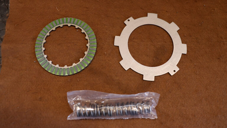 【注意喚起】放置旧車なら絶対交換! クラッチのフリクションディスクは劣化するとどんでもないことになります|【注意喚起】放置旧車なら絶対交換! クラッチのフリクションディスクは劣化するとどんでもないことになります