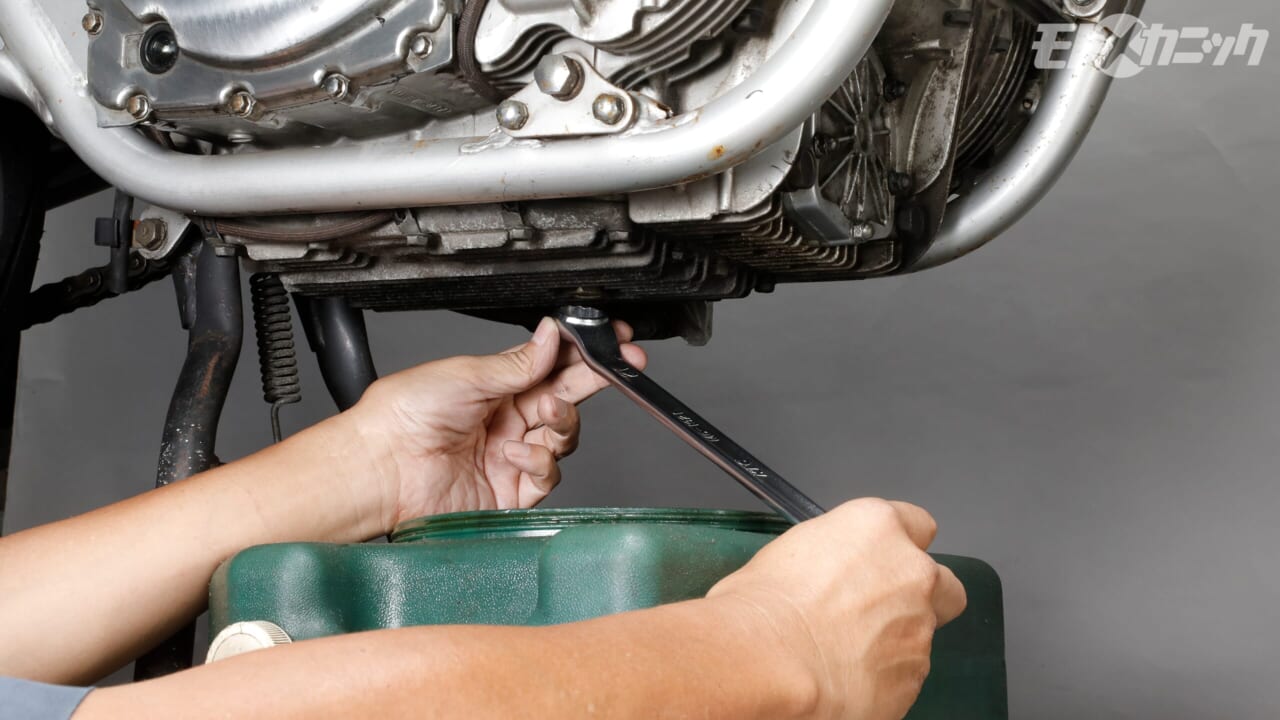 【GSX1100Sカタナのオイル交換】長期放置エンジンの始動前には交換しておきたいエンジンオイル