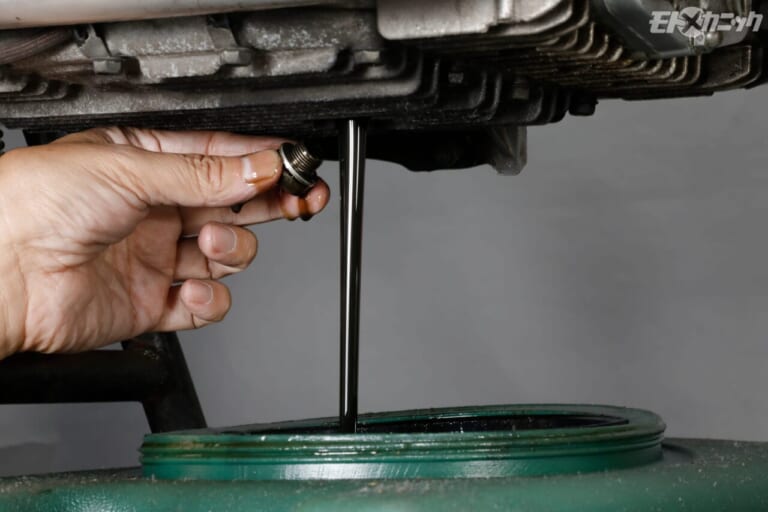 AZ｜エンジンオイル｜【GSX1100Sカタナのオイル交換】長期放置エンジンの始動前には交換しておきたいエンジンオイル