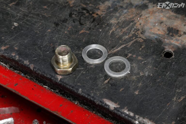 AZ｜エンジンオイル｜【GSX1100Sカタナのオイル交換】長期放置エンジンの始動前には交換しておきたいエンジンオイル