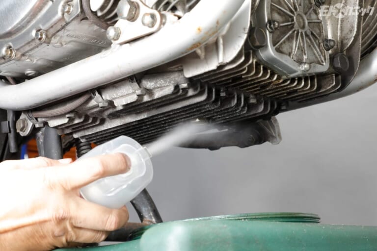 AZ｜エンジンオイル｜【GSX1100Sカタナのオイル交換】長期放置エンジンの始動前には交換しておきたいエンジンオイル