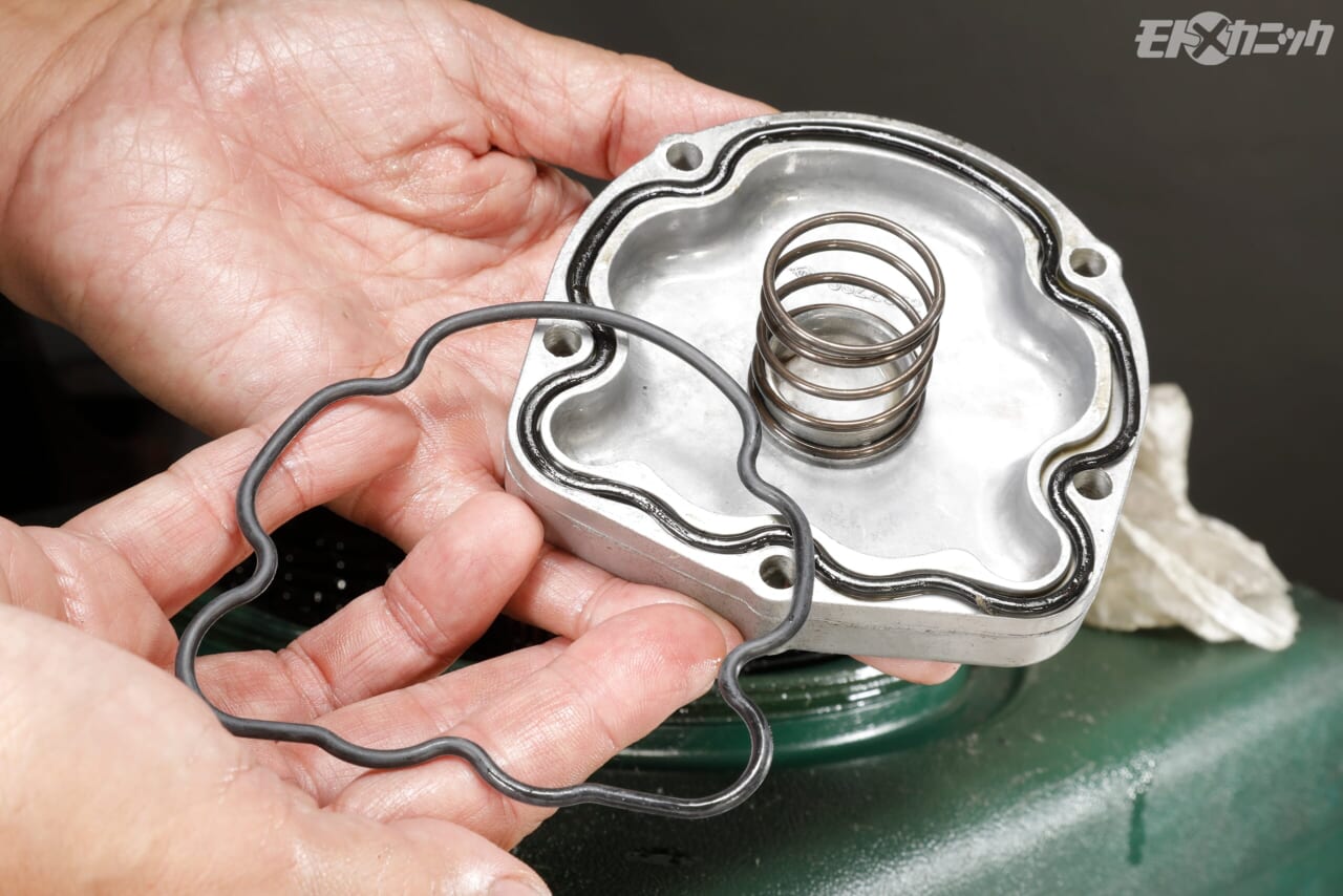 ｜【GSX1100Sカタナのオイル交換】長期放置エンジンの始動前には交換しておきたいエンジンオイル