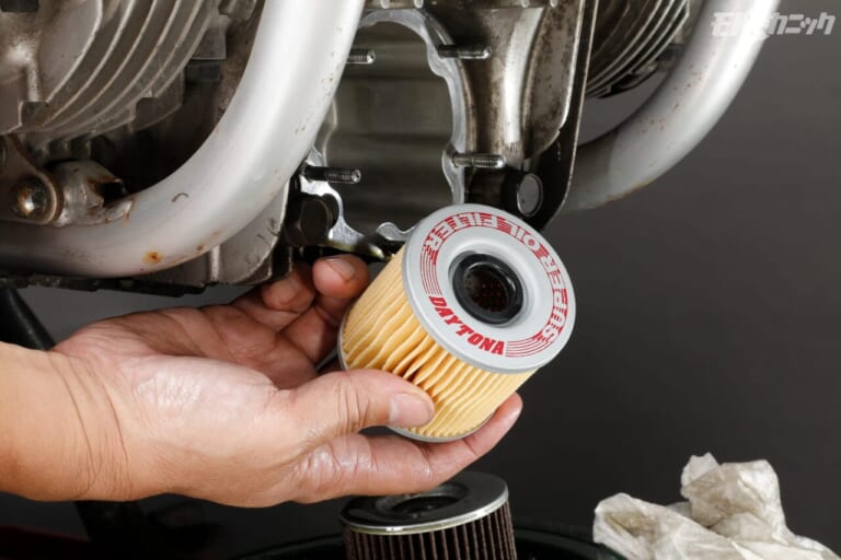 AZ｜エンジンオイル｜【GSX1100Sカタナのオイル交換】長期放置エンジンの始動前には交換しておきたいエンジンオイル