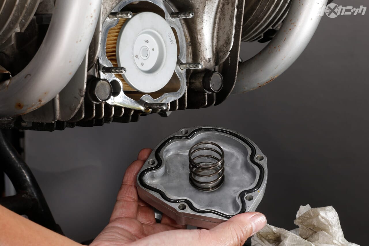 ｜【GSX1100Sカタナのオイル交換】長期放置エンジンの始動前には交換しておきたいエンジンオイル