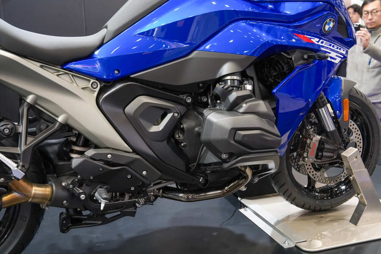 |BMWの目玉は「ASA」搭載車。最新R1300シリーズに、「クラッチレバー」レスモデルが続々登場!伝統を受け継ぐ「G/S」系の展示も【東京モーターサイクルショー2026】