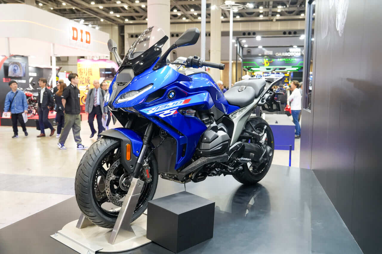 |BMWの目玉は「ASA」搭載車。最新R1300シリーズに、「クラッチレバー」レスモデルが続々登場!伝統を受け継ぐ「G/S」系の展示も【東京モーターサイクルショー2026】