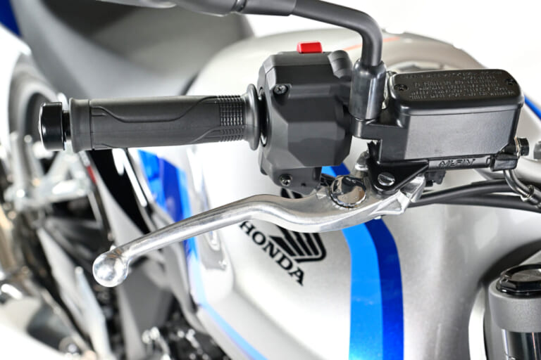ホンダ|CB400スーパーフォア Eクラッチ コンセプト|【世界初公開】ホンダ新型「CB400スーパーフォア Eクラッチ “コンセプト”」大阪モーターサイクルショーで実車公開