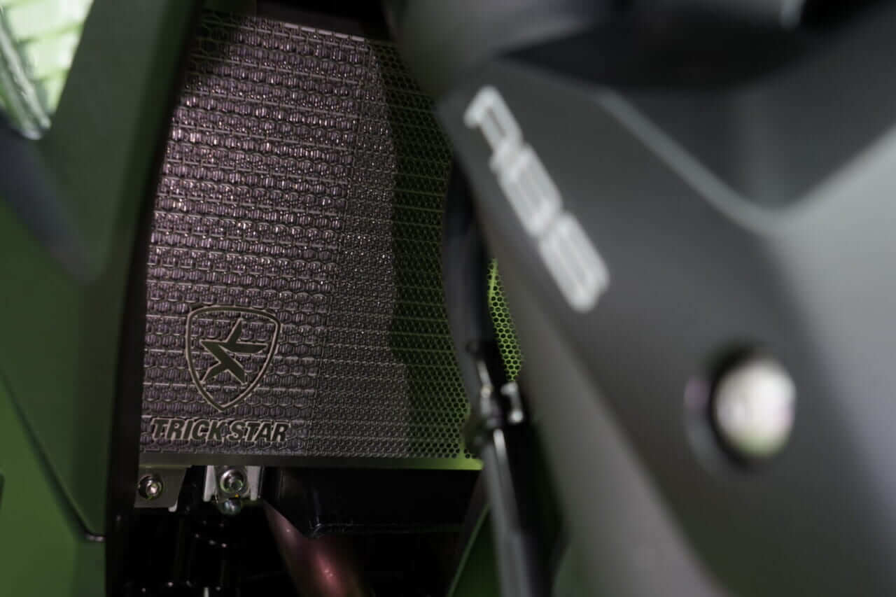 ｜TRICK STARがNinja500を速攻ロックオン！ 守りと走りを固める専用パーツ群が早くも適合確認