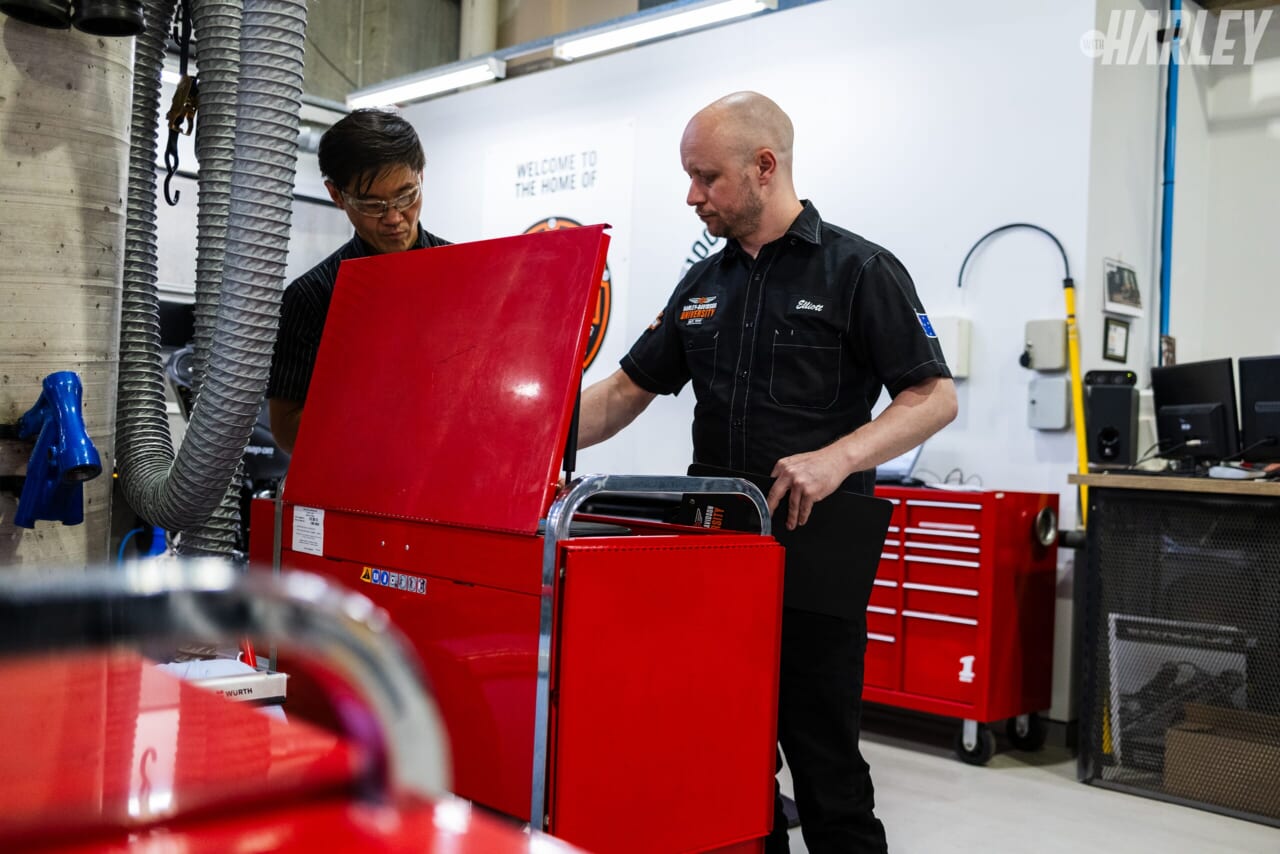 インターナショナル・テクニシャン・オブ・ザ・イヤー・アワード｜ハーレーダビッドソン公認“日本一のディーラーメカニック”が世界一に挑戦! 技術向上でより良いサービス＆製品化へ!!