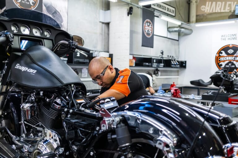 インターナショナル・テクニシャン・オブ・ザ・イヤー・アワード|ハーレーダビッドソン公認“日本一のディーラーメカニック”が世界一に挑戦! 技術向上でより良いサービス&製品化へ!!