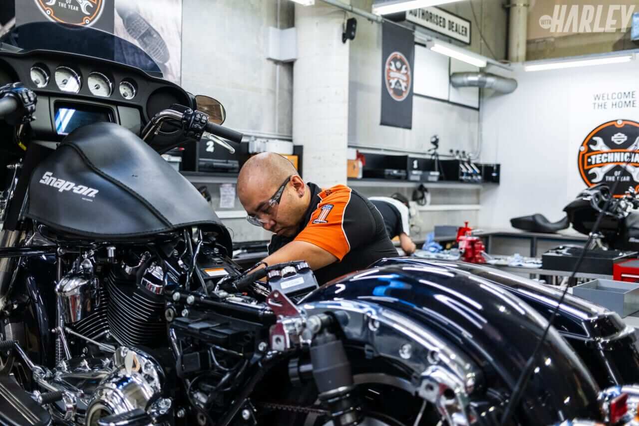 インターナショナル・テクニシャン・オブ・ザ・イヤー・アワード｜ハーレーダビッドソン公認“日本一のディーラーメカニック”が世界一に挑戦! 技術向上でより良いサービス＆製品化へ!!
