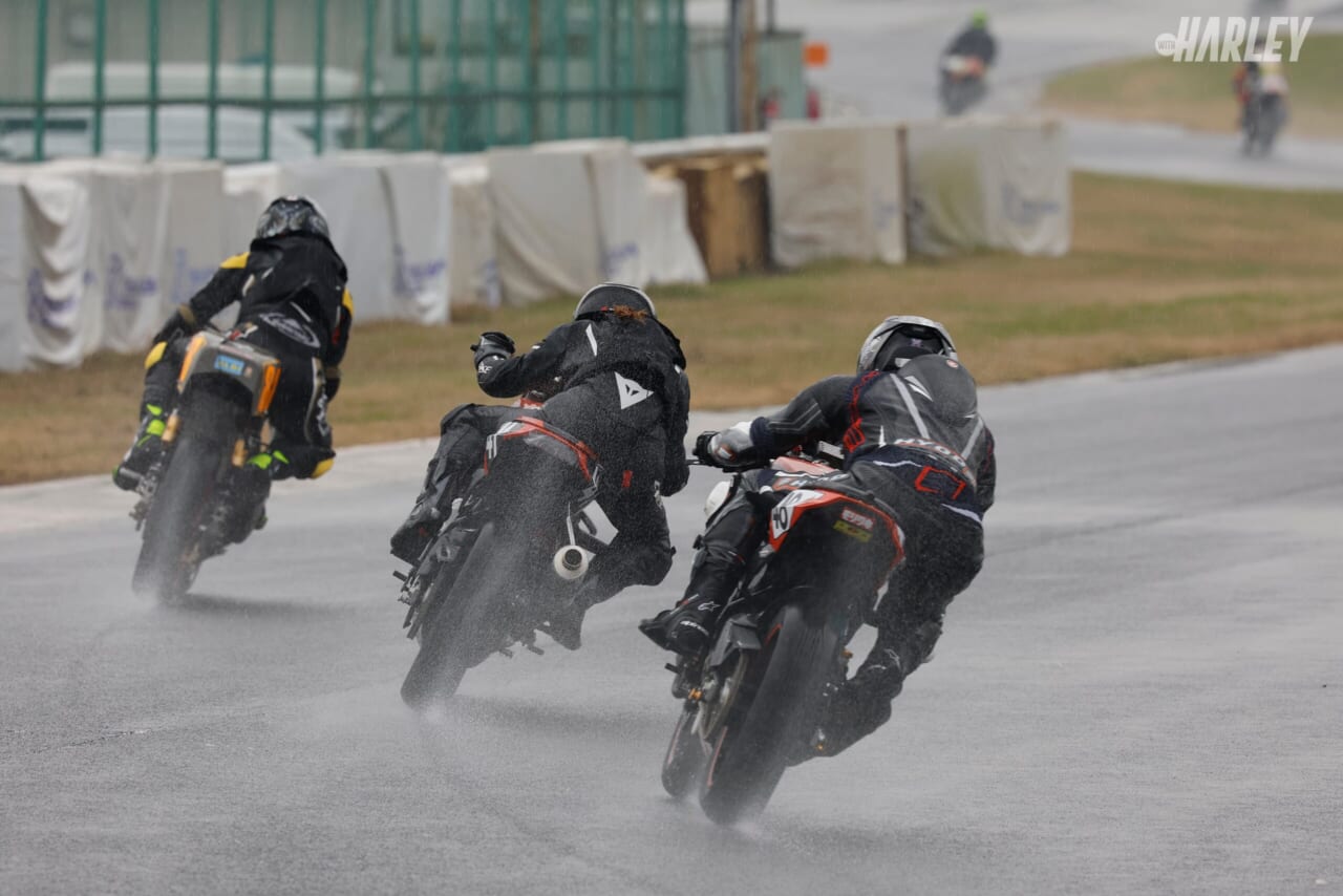 ｜ハーレーX350が雨のレースを制し2連覇! MCFAJクラブマンロードレース2025最終戦を振り返る