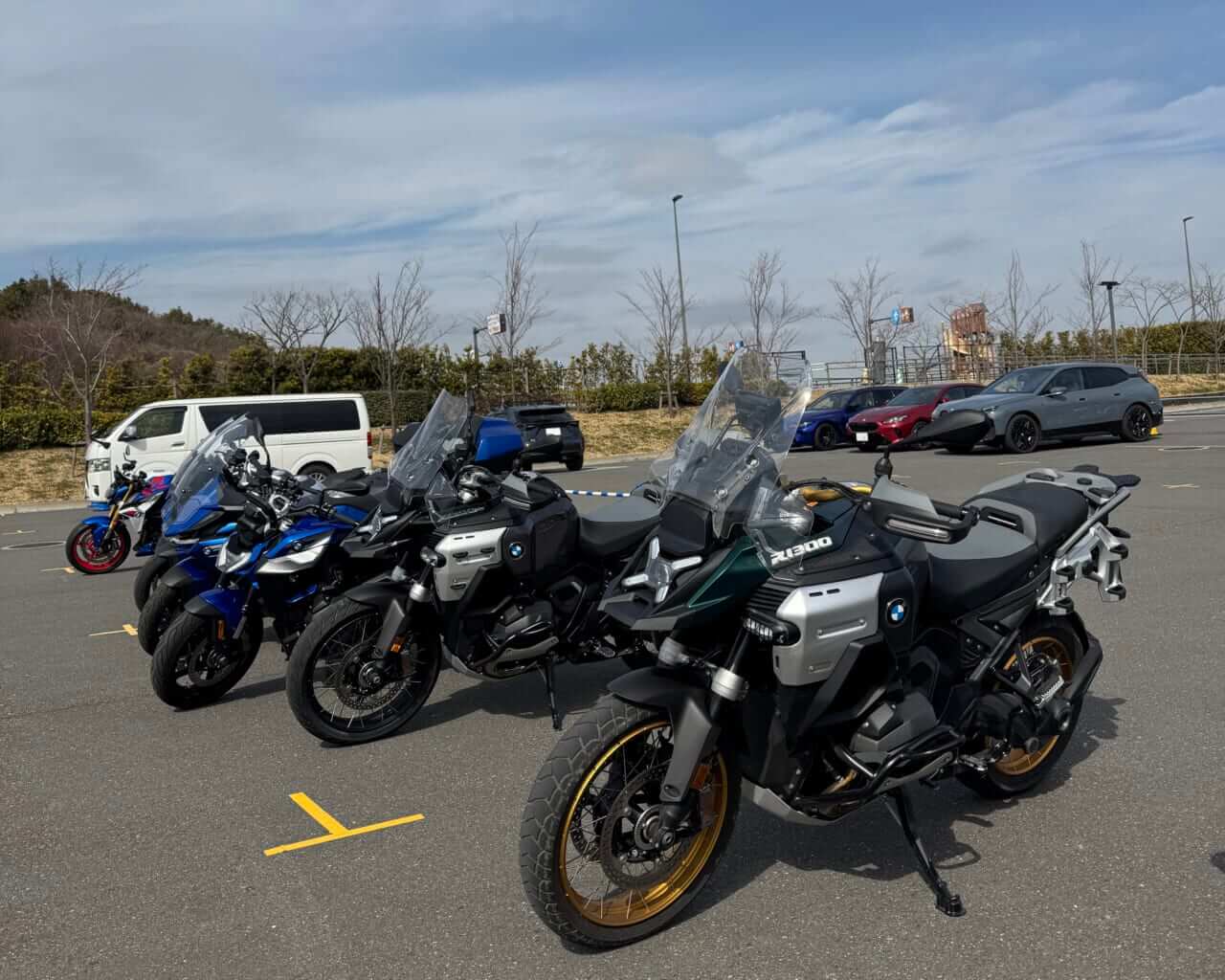 指出瑞貴｜「BMW F900XRとワタシが走る、理由。」part 3~足つきに配慮されたローダウンモデルへ跨ってみた~