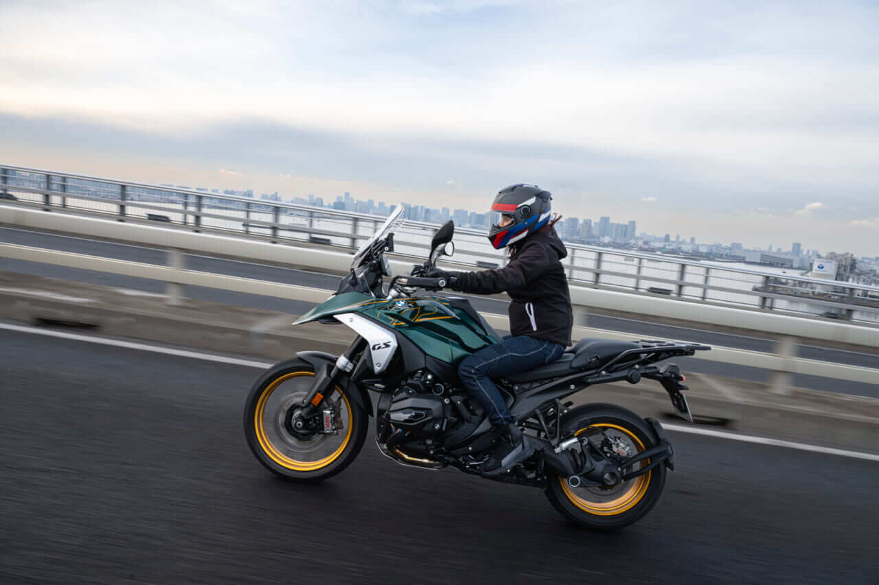 指出瑞貴｜「BMW F900XRとワタシが走る、理由。」part 3~足つきに配慮されたローダウンモデルへ跨ってみた~