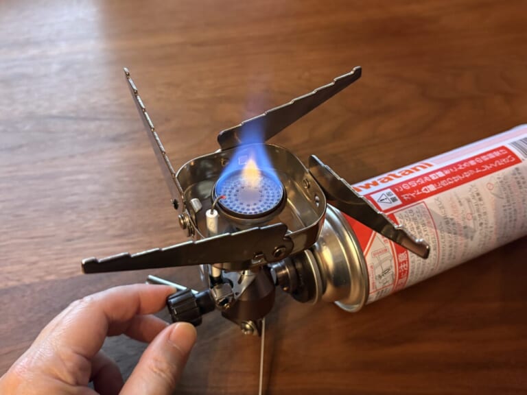 イワタニのジュニアコンパクトバーナー(CB-JCB)の炎|「コレどうやって使うの?」Amazonレビュー1万6000以上の名作ギアを購入!「マジでよく出来てるわ…」実際に使ってみて驚嘆のアイテムを紹介