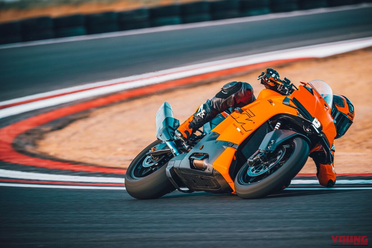 KTM 990 RC R|MotoGPの血統を日常で味わう快感。KTM新型「990 RC R」2026年モデルが登場
