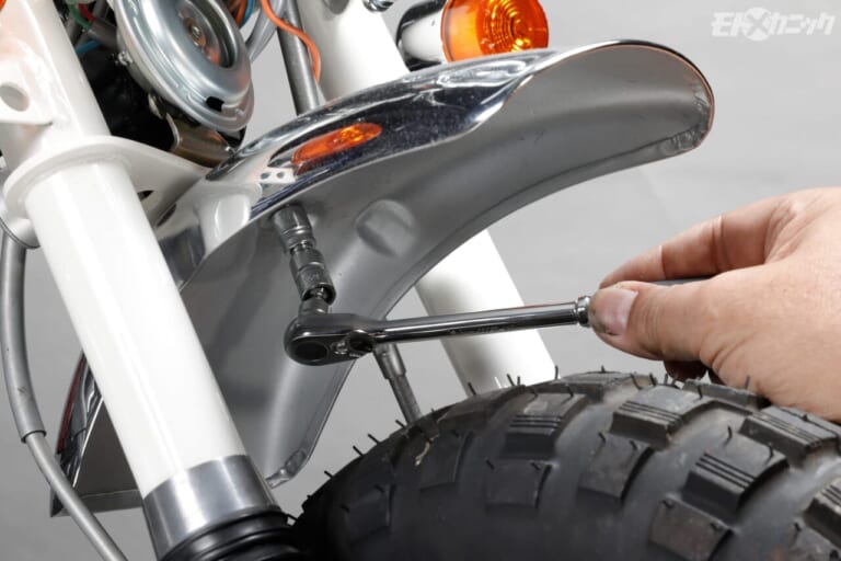 コーケン｜ユニバーサルジョイント｜［届かないを解決する工具］ちょっと逃げれば窮状を脱出できることもある。コーケンは曲がる、首振り工具が充実