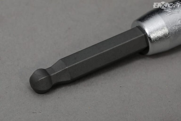 コーケン｜ヘックスビットソケット｜［届かないを解決する工具］ちょっと逃げれば窮状を脱出できることもある。コーケンは曲がる、首振り工具が充実