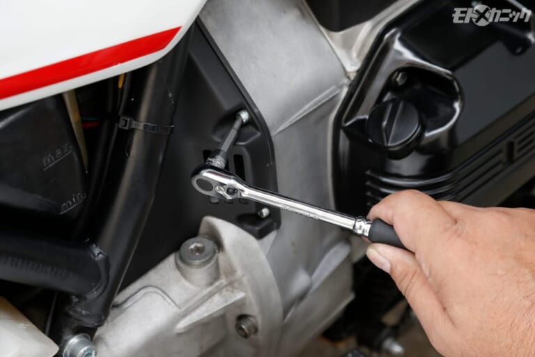 コーケン｜ヘックスビットソケット｜［届かないを解決する工具］ちょっと逃げれば窮状を脱出できることもある。コーケンは曲がる、首振り工具が充実