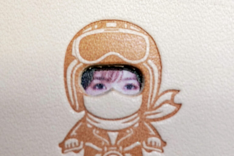 プロト_レザー免許証入れ｜【限定180個】プロト「ツーリング部」から初のアニバーサリー刺客！ 遊び心満載のレザー免許証入れがMCS会場に降臨