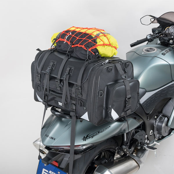 キャンピングシートバッグXL｜冒頭からブチ抜く完成度！ 名作「MOTO FIZZ キャンピングシートバッグＸL」が”最強”の鎧を纏って転生