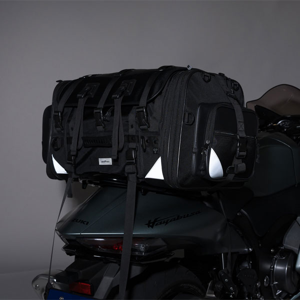 キャンピングシートバッグXL｜冒頭からブチ抜く完成度！ 名作「MOTO FIZZ キャンピングシートバッグＸL」が”最強”の鎧を纏って転生