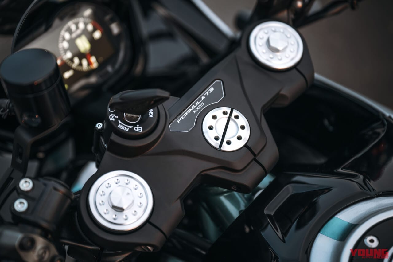 DUCATI Formula 73｜銀とアクアグリーンの魔力に抗えるか。削り出しパーツと専用マフラーをまとった世界限定873台の走る芸術品がついに降臨【ドゥカティ(DUCATI) Formula 73】