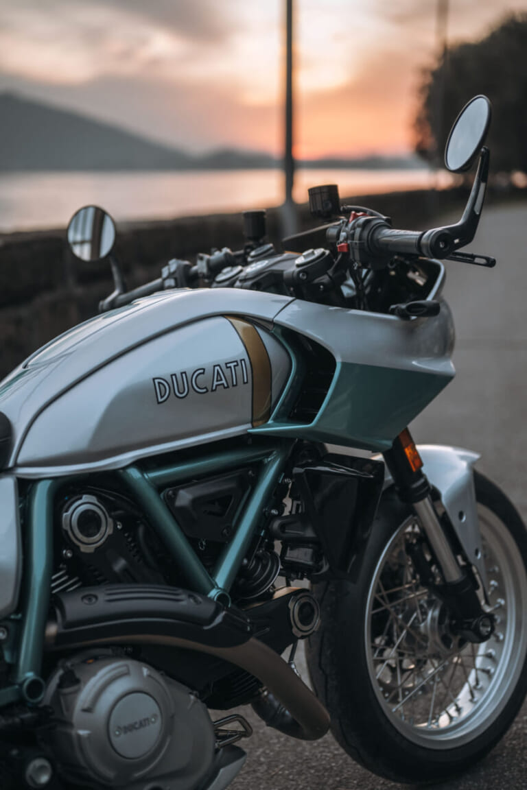 DUCATI Formula 73|銀とアクアグリーンの魔力に抗えるか。削り出しパーツと専用マフラーをまとった世界限定873台の走る芸術品がついに降臨【ドゥカティ(DUCATI) Formula 73】